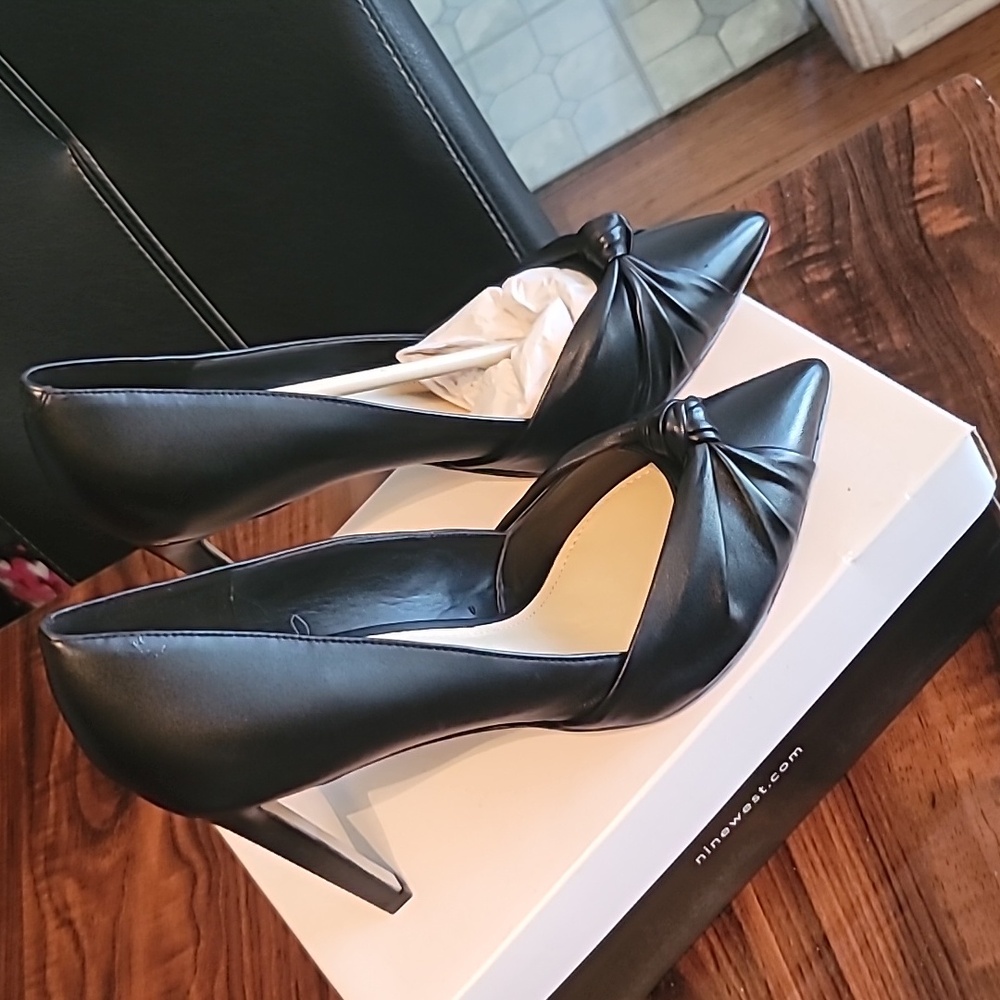 Nine West Elegant Black Knotted Heels - Picture 5 of 5